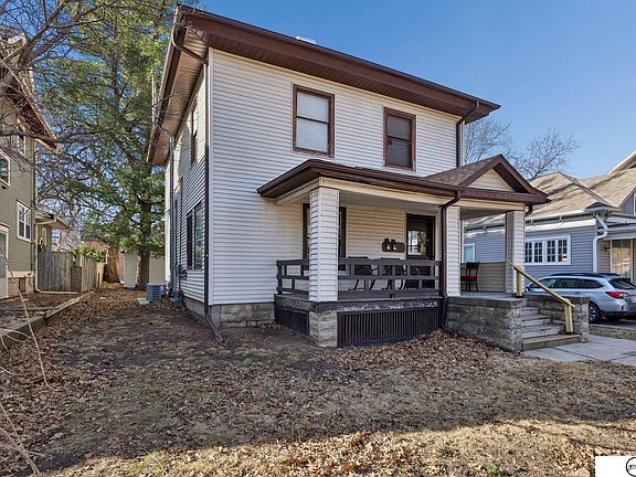 4th image of 1919 Washington St