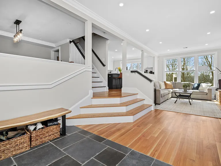 322 Bunker Hill St #B — Photo 5