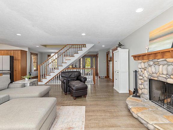4th image of 604 Cedar Pines Dr NE #14