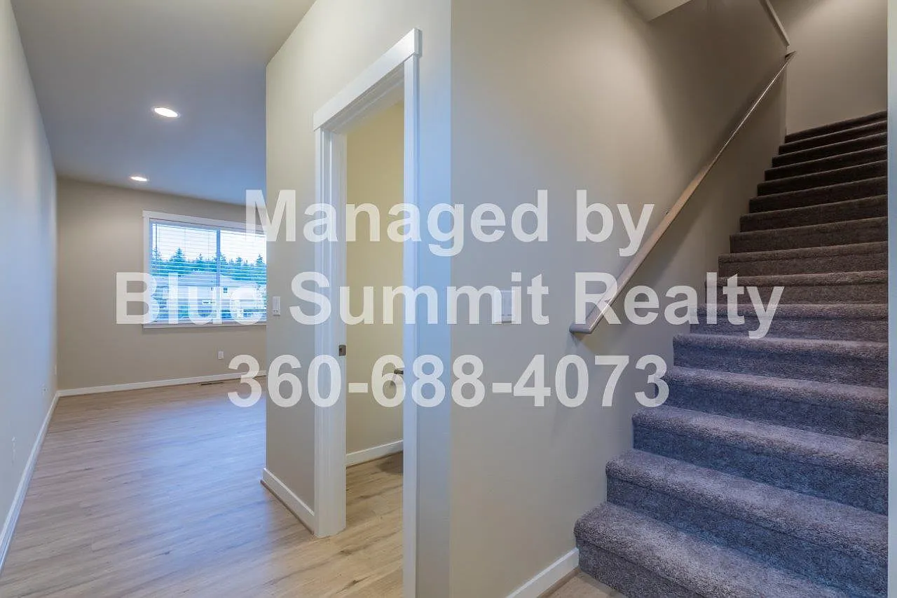 4 bed, 2.5 bath, 1761 sqft, $2,500 — Photo 3