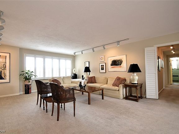 5th image of 13900 Shaker Blvd APT 916