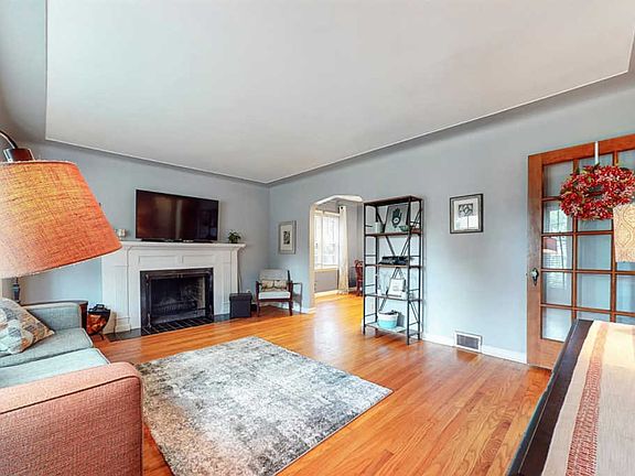 4th image of 10865 Talbot Ave