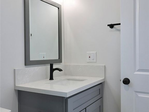 4th image of 4345 Gird Ave