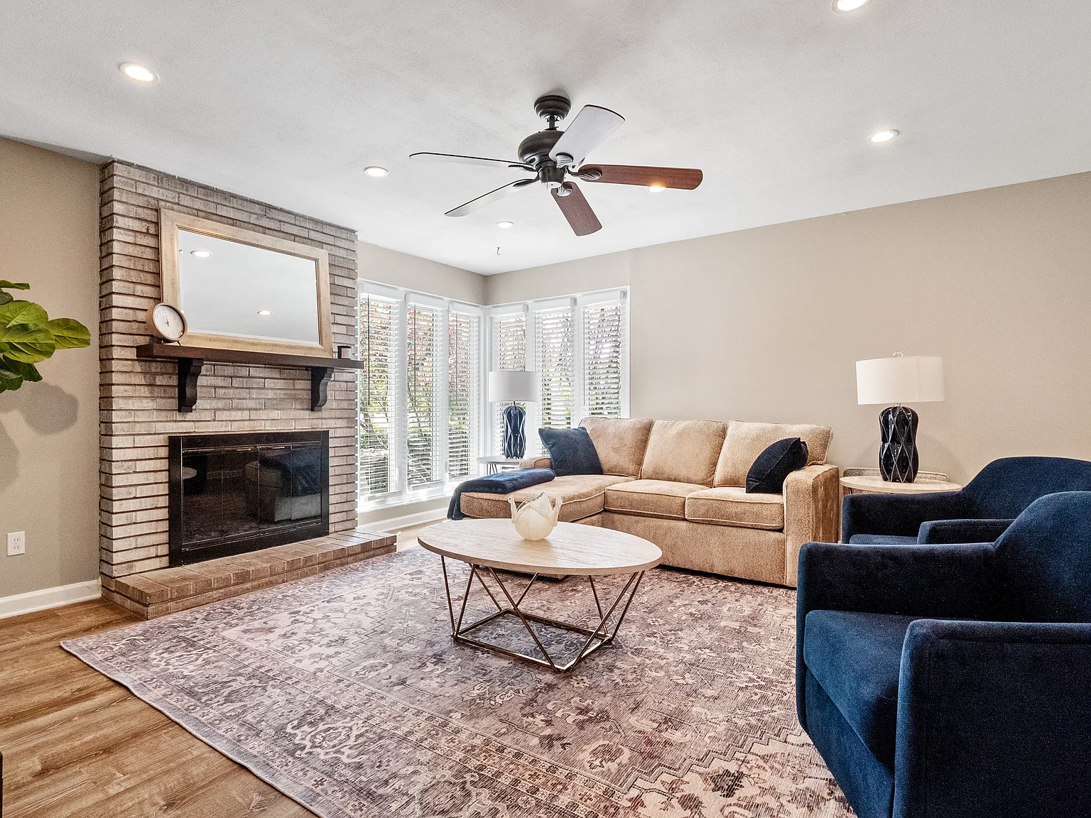 4 bed, 2051 sqft, $3,900 — Photo 4