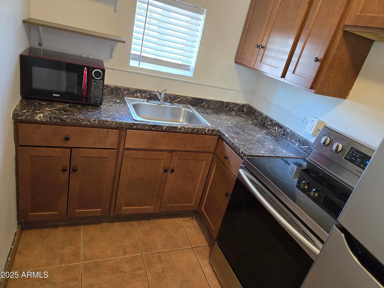 1 bed, 330 sqft, $995 — Photo 2