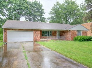 1202 Broadmoor Dr, Champaign, IL 61821