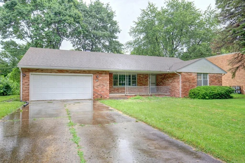 1202 Broadmoor Dr photo 1
