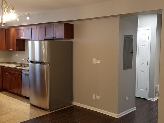 3rd image of 819 S Campbell Ave