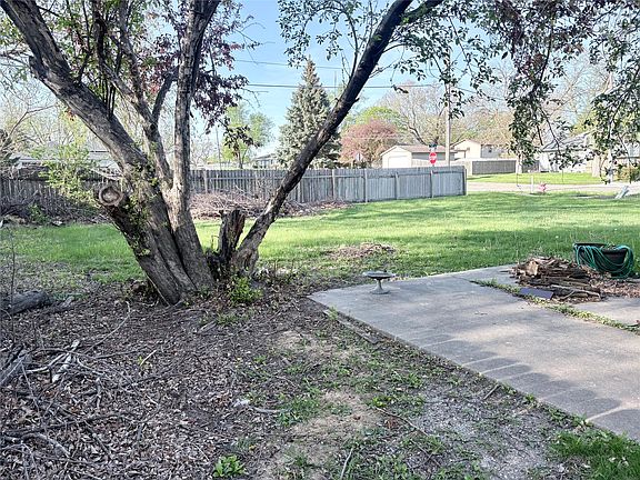 4th image of 100 NE 5th Ct