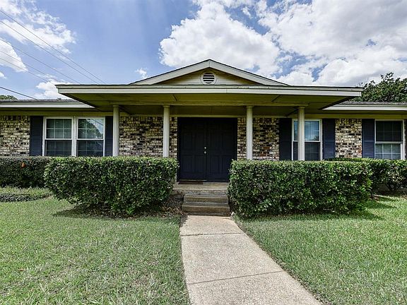 3rd image of 2347 Larchmont Dr