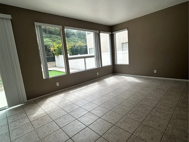 16374 Whitefield Ct — Photo 6