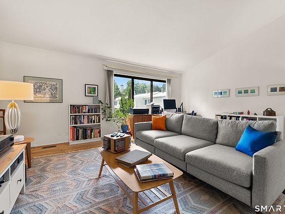 4th image of 82 Olcott Way #82