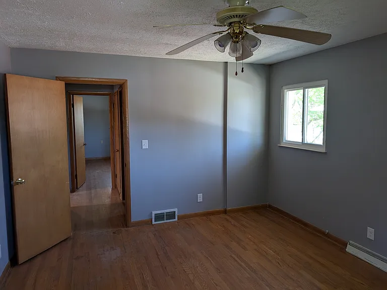 2605 & 2607 Zesiger Ave #1 — Photo 6