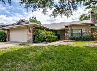 2110 Churchill Downs Dr, Arlington, TX 76017