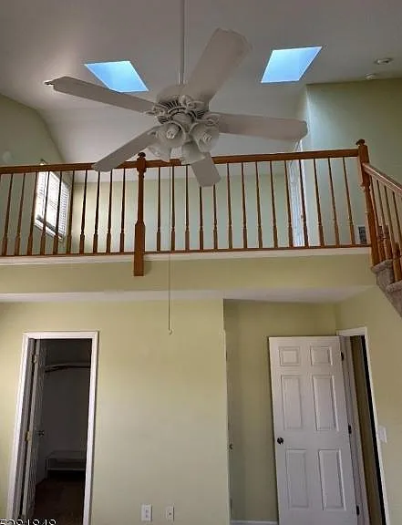 705 Bryant Dr — Photo 2