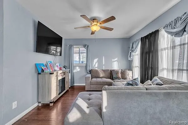 26772 Colgate St photo 1