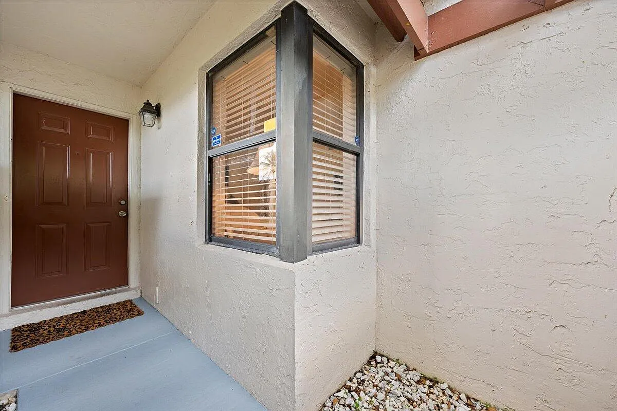2 bed, 2.0 bath, 1202 sqft, $4,000 — Photo 2