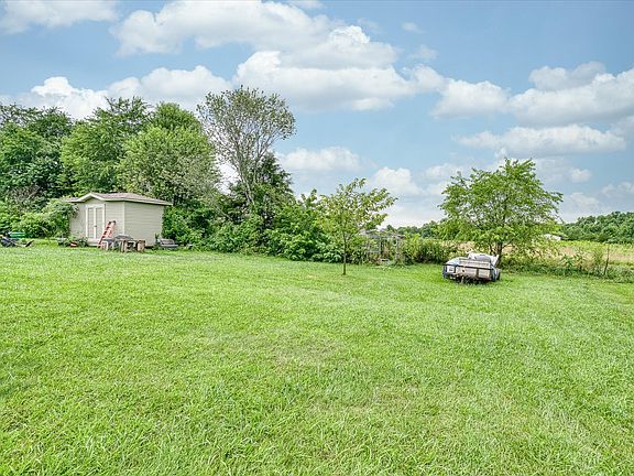 5th image of 101 Chestnut Ct