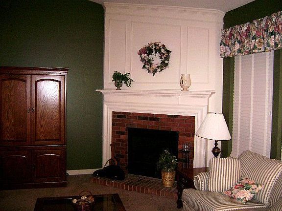 4th image of 287 Lexington Cir