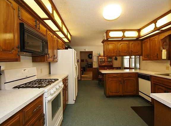 3rd image of 1429 S Nelms Dr