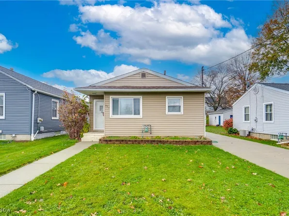 701 Charles Ave, Barberton, OH 44203