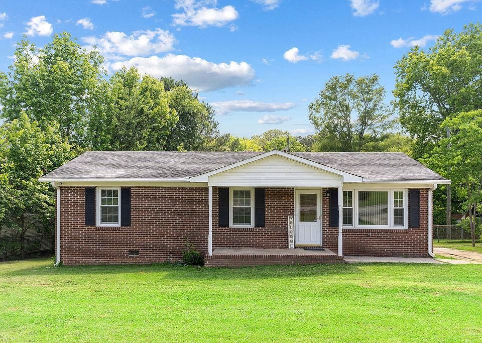 1st image of 204 Iroquois Dr