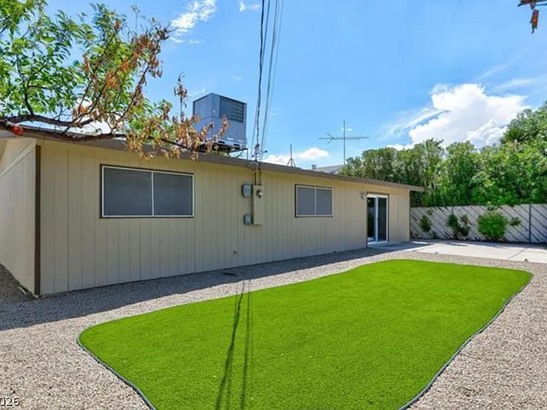 6320 Shawnee Ave — Photo 32