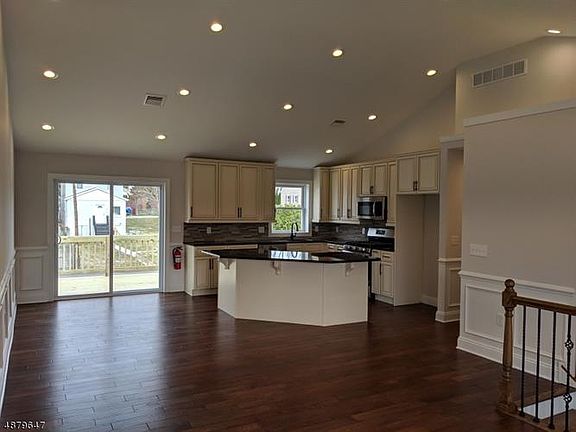4th image of 803 Wilbur Ave