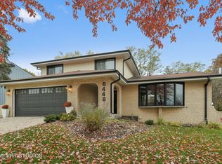 8448 Clynderven Rd, Burr Ridge, IL 60527