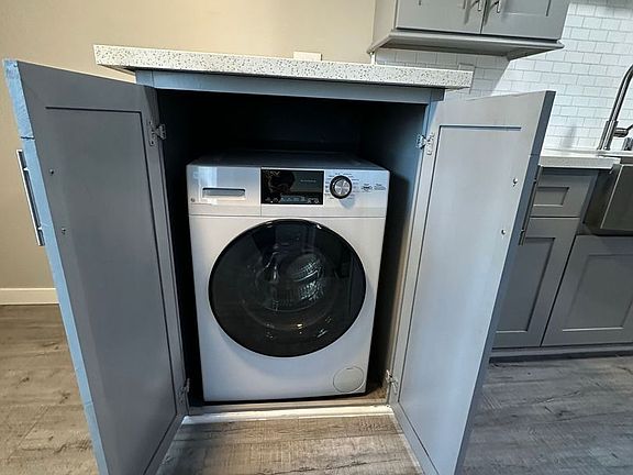4th image of 2200 E 6th St APT 2