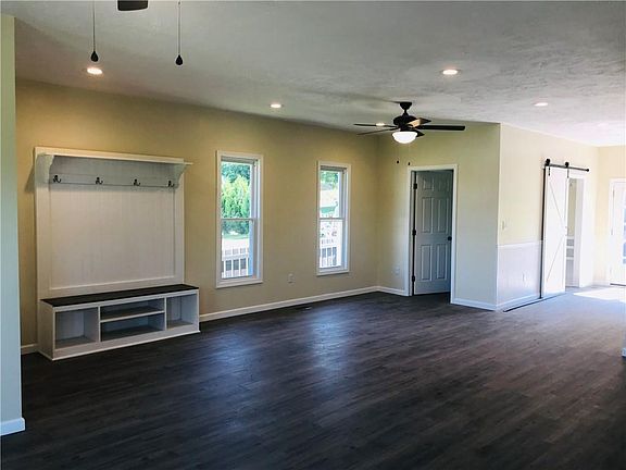 4th image of 190 Greeley Ave
