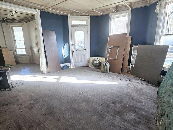 3rd image of 321 N C St