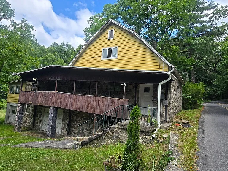 1341 Brislin Rd — Photo 1