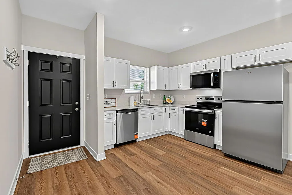 2 bed, 950 sqft, $1,475 — Photo 3