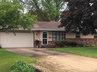 11869 Wagon Ln, Roscoe, IL 61073
