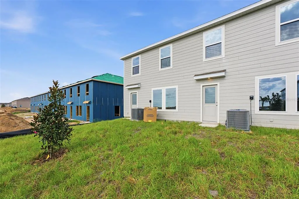 3 bed, 2.5 bath, 1386 sqft, $2,000 — Photo 4