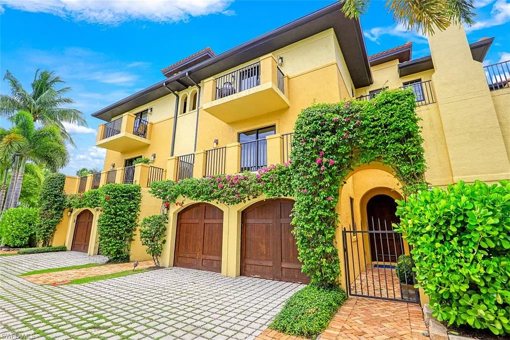 4 bed, 4.5 bath, 3576 sqft, $26,000 — Photo 1