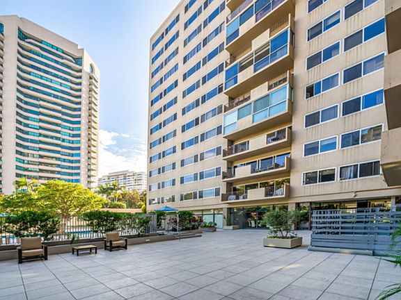 2nd image of 10450 Wilshire Blvd Unit 5G