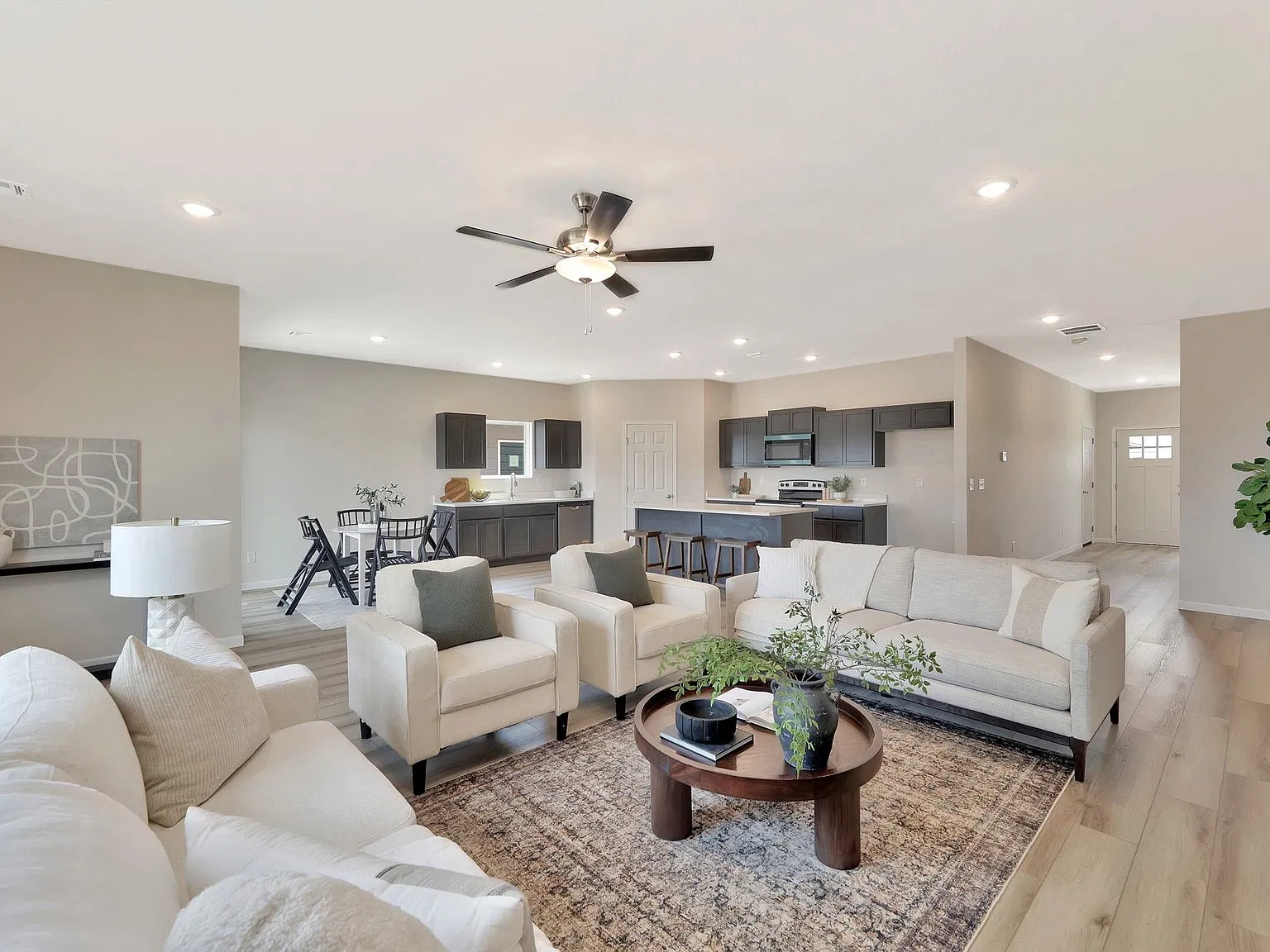 4 bed, 2.5 bath, 3025 sqft, $2,295 — Photo 2