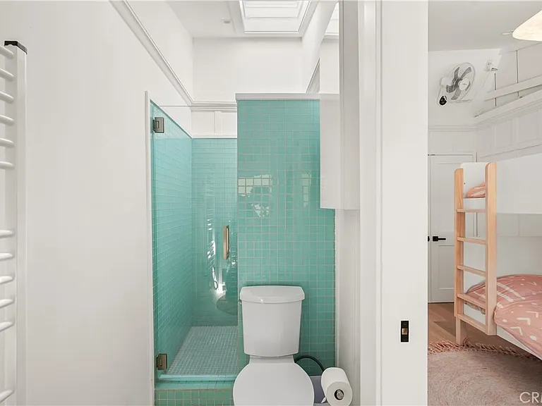 592 Bluebird Canyon Dr — Photo 46