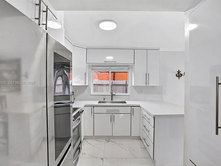 14102 SW 167th Ter — Photo 6