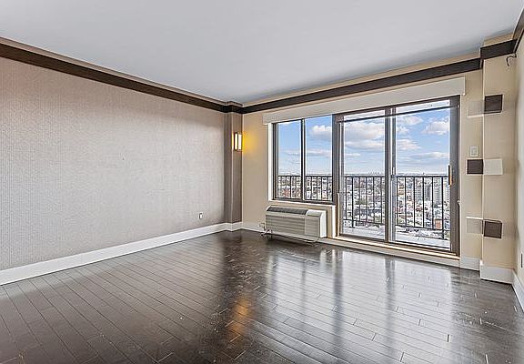 4th image of 25-40 Shore Blvd #19A