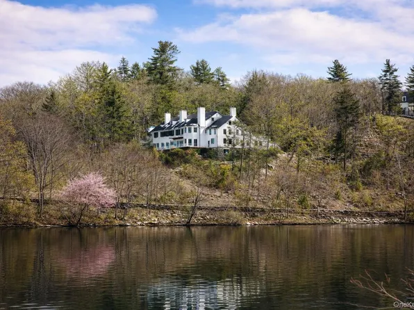 225 E Lake Road, Tuxedo Park, NY 10987