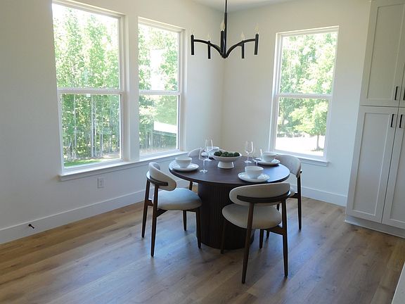 5th image of 147 McCoy Cir