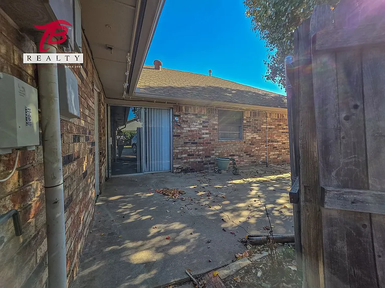6811 Lyrewood Ln — Photo 26