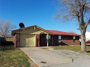 803 E Main St, Geronimo, OK 73543