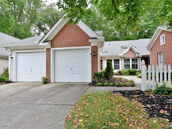 225 Westwind Dr Unit 18, Avon Lake, OH 44012