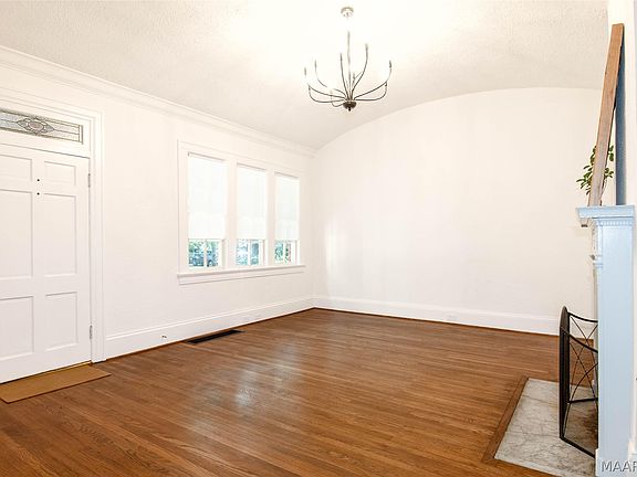 2nd image of 1355 Magnolia Curv