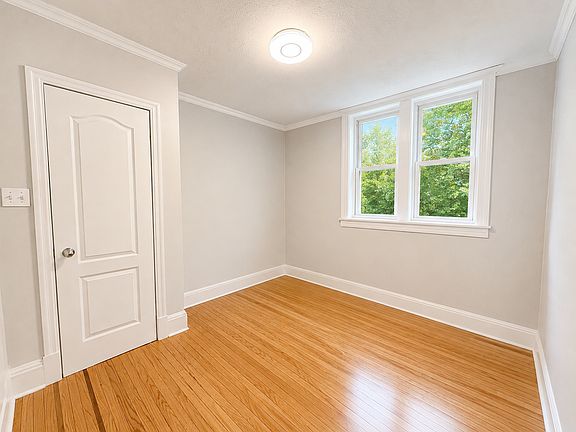5th image of 86 Balmoral Ave S #2