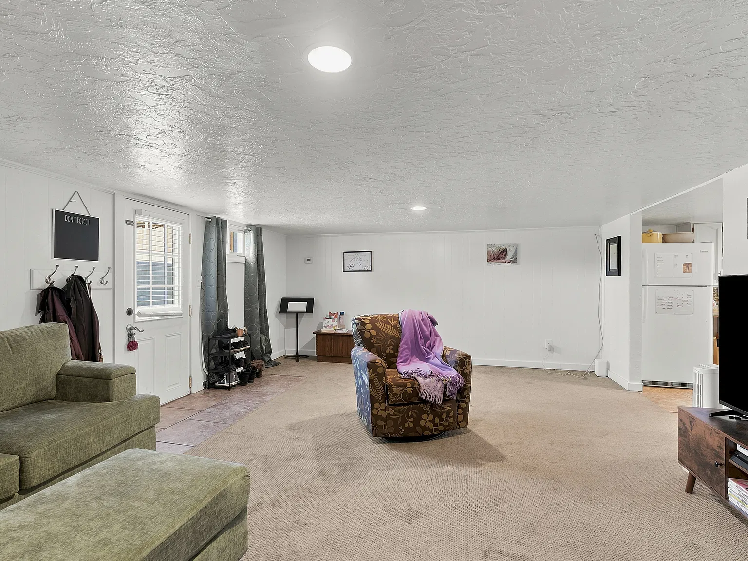 1 bed, 1000 sqft, $1,050 — Photo 3